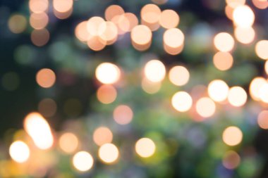 Bulanık ışıklarla dolu..