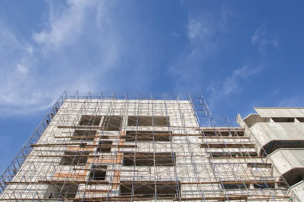 İnşaat inşaat site işleri mavi gökyüzü.