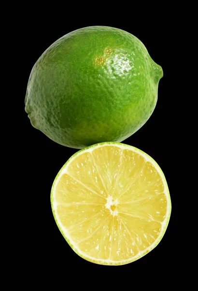 Frische Grüne Zitronenfrucht Isoliert Mit Schneideweg Kein Schatten Stücke Hälfte — Stockfoto