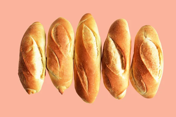 パンと黒パンのセット 白い背景に隔離されたチーズクロワッサン クリッピングパスを持つ伝統的なパン 影なし — ストック写真