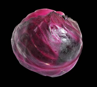 Taze kırmızı ya da mor lahana. Beyaz arka planda kırpma yolu var. Gölgesi yok.