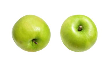 Taze yeşil elma meyvesi beyaz arka planda kırpma yolu ile izole edilmiş, gölgesi yok.