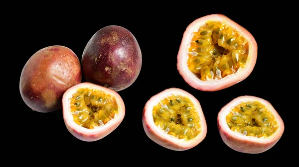 Tranches Fraîches Fruits Passion Moitié Morceaux Isolés Avec Chemin Coupe — Photo