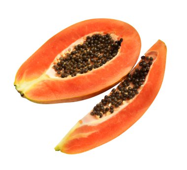 Taze olgun papaya meyvesi siyah arka planda kırpma yolu ile izole edilmiş, gölgesiz, sağlıklı tropikal meyve, yarısı ve dilimleri, parçaları
