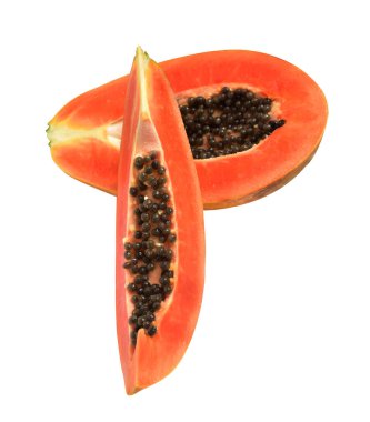 Taze olgun papaya meyvesi siyah arka planda kırpma yolu ile izole edilmiş, gölgesiz, sağlıklı tropikal meyve, yarısı ve dilimleri, parçaları