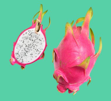 Ejderha meyvesi pitaya pitahaya izole, siyah arka planda kırpma yolu ile gölge yok