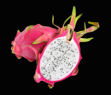 Ejderha meyvesi pitaya pitahaya izole, siyah arka planda kırpma yolu ile gölge yok