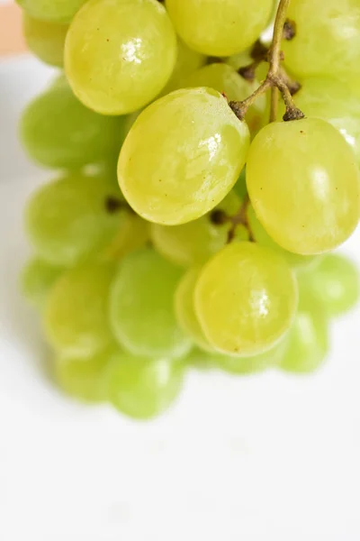 Fruta Fresca Uva Verde Isolada Sem Sombra Com Recorte Fundo — Fotografia de Stock