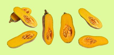 Portakal rengi uzun kabaklar, kabak kabağı, kabak kabağı kesme yolu ile izole edilmiş, siyah arka planda gölge yok.