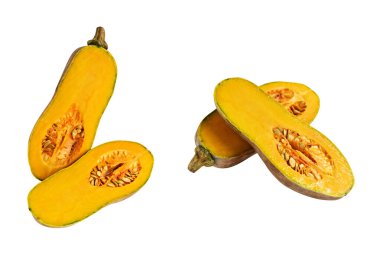 Portakal rengi uzun kabaklar, kabak kabağı, kabak kabağı kesme yolu ile izole edilmiş, siyah arka planda gölge yok.