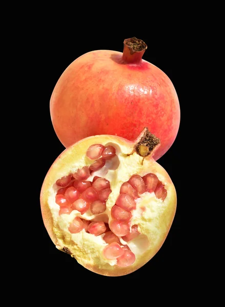 Świeże Dojrzałe Czerwone Owoce Granatu Izolowane Bez Cienia Ścieżką Wycinania — Zdjęcie stockowe