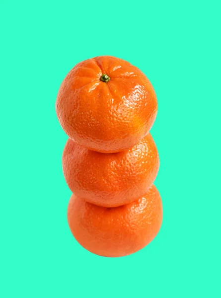 Mandarin Orange Isolerad Med Klippning Väg Grön Bakgrund Ingen Skugga — Stockfoto