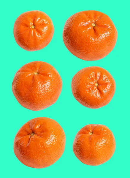 Mandarin Orange Isolerad Med Klippning Väg Grön Bakgrund Ingen Skugga — Stockfoto