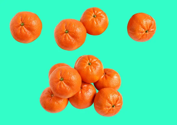 Mandarin Orange Isolerad Med Klippning Väg Grön Bakgrund Ingen Skugga — Stockfoto