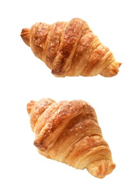 Beyaz arka planda izole edilmiş, gölgesiz peynirli kruvasan, ev yapımı tatlı.