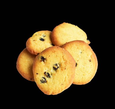 İzole edilmiş bisküviler, tatlı krakerler, kırpma yolu olan kurabiyeler, siyah arka planda gölge yok.