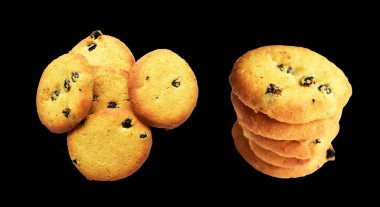 İzole edilmiş bisküviler, tatlı krakerler, kırpma yolu olan kurabiyeler, siyah arka planda gölge yok.