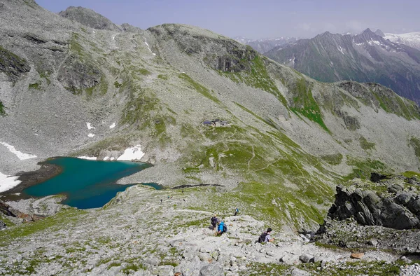 People Walking Mountain Path Lake Zillertal Alps Austria — Stok fotoğraf