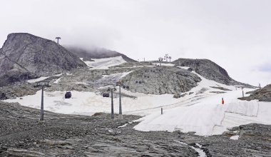 Dağlarda kayak merkezi, Avusturya 'da Hintertux 