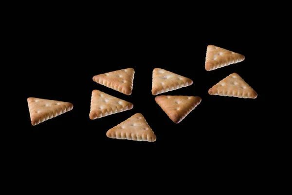 Gesalzene Mini Cracker Isoliert Auf Schwarzem Hintergrund Präzise Handarbeit — Stockfoto