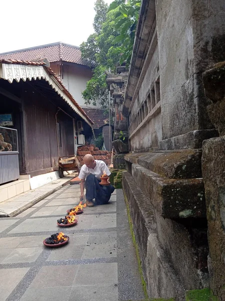 Photo Editorial East Yakarta Indonesia Septiembre 2021 Man Burning Preparing —  Fotos de Stock