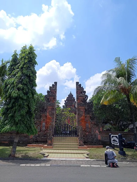 Yayın Fotoğrafı, 26 Eylül 2021, Endonezya, Doğu Jakarta, Taman Mini Endonezya Indah, TMII, pura Hindu Dharma Gapura or Gate