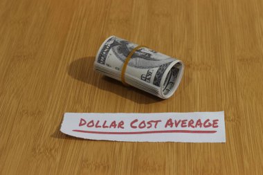 Kavramsal Fotoğraf, Rubber Band tarafından sıkı sıkıya tutulan para kağıdı ve Dolar Maliyeti Ortalaması veya DCA altın kural yatırımı