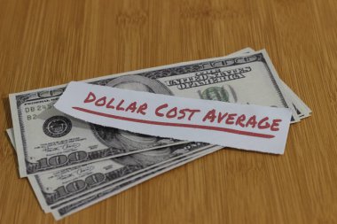 Kavramsal Fotoğraf, Rastgele Para Kağıdı ve Dolar Maliyeti Ortalaması veya DCA altın kural yatırımı