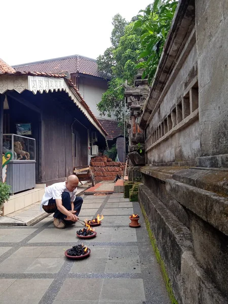 Photo Editorial East Yakarta Indonesia Septiembre 2021 Man Burning Preparing —  Fotos de Stock