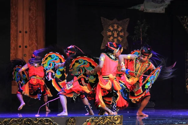 Fotoğraf Editörü, 04 Nisan 2021, TMII, Taman Mini Endonezya Indah, Doğu Java Pavyonu veya Anjungan, 28 Kasım 2021, Jaranan veya Bambu Atı Geleneksel Dans