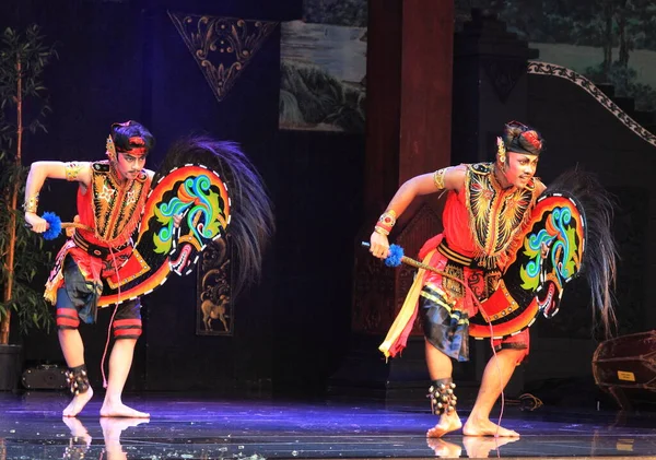 Fotoğraf Editörü, 04 Nisan 2021, TMII, Taman Mini Endonezya Indah, Doğu Java Pavyonu veya Anjungan, 28 Kasım 2021, Jaranan veya Bambu Atı Geleneksel Dans