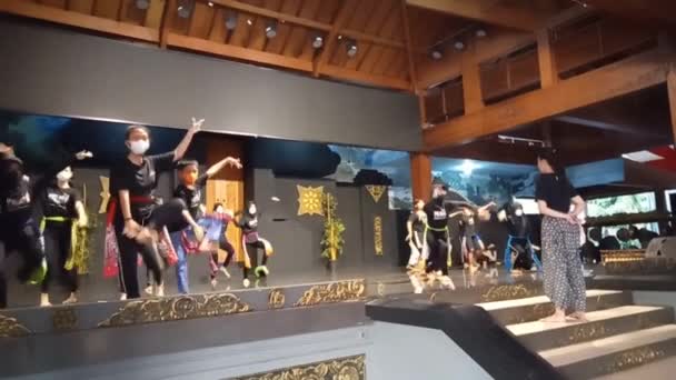 Filmación Editorial Junio 2022 Danza Clásica Tradicional Tmii Taman Mini — Vídeo de stock