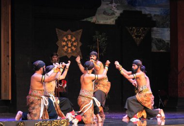 Fotoğraf Editörü, Taman Mini Endonezya Indah, Doğu Java Pavyonu veya Anjungan, 28 Kasım 2021, Ponorogo Dans ve Tiyatro Suryo Sumirat Bumi Ponorogo, reog, warok, bujang gang, jatilan, jathilan, jathilan, warok