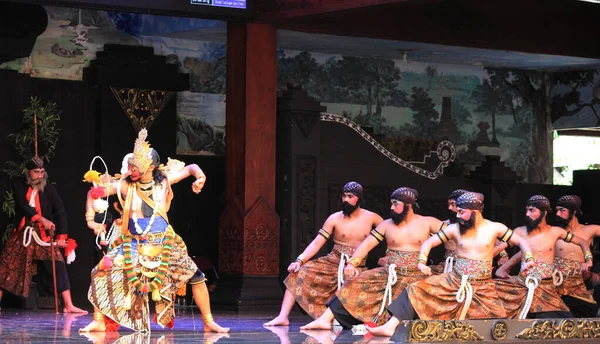 Fotoğraf Editörü, Taman Mini Endonezya Indah, Doğu Java Pavyonu veya Anjungan, 28 Kasım 2021, Ponorogo Dans ve Tiyatro Suryo Sumirat Bumi Ponorogo, reog, warok, bujang gang, jatilan, jathilan, jathilan, warok