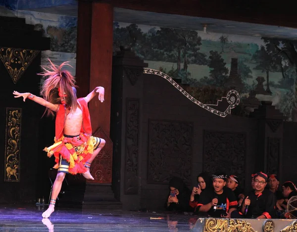 Fotoğraf Editörü, Taman Mini Endonezya Indah, Doğu Java Pavyonu veya Anjungan, 28 Kasım 2021, Ponorogo Dans ve Tiyatro Suryo Sumirat Bumi Ponorogo, reog, warok, bujang gang, jatilan, jathilan, jathilan, warok