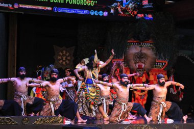 Fotoğraf Editörü, Taman Mini Endonezya Indah, Doğu Java Pavyonu veya Anjungan, 28 Kasım 2021, Ponorogo Dans ve Tiyatro Suryo Sumirat Bumi Ponorogo, reog, warok, bujang gang, jatilan, jathilan, jathilan, warok