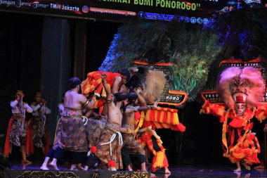 Fotoğraf Editörü, Taman Mini Endonezya Indah, Doğu Java Pavyonu veya Anjungan, 28 Kasım 2021, Ponorogo Dans ve Tiyatro Suryo Sumirat Bumi Ponorogo, jatilan, reog