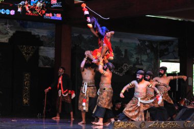 Fotoğraf Editörü, Taman Mini Endonezya Indah, Doğu Java Pavyonu veya Anjungan, 28 Kasım 2021, Ponorogo Dans ve Tiyatro Suryo Sumirat Bumi Ponorogo, jatilan, reog