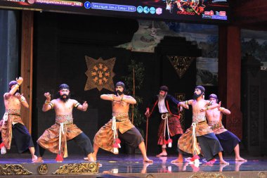 Fotoğraf Editörü, Taman Mini Endonezya Indah, Doğu Java Pavyonu veya Anjungan, 28 Kasım 2021, Ponorogo Dans ve Tiyatro Suryo Sumirat Bumi Ponorogo, jatilan, reog