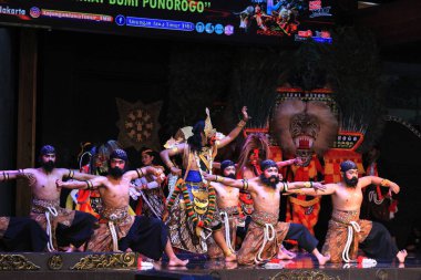 Fotoğraf Editörü, Taman Mini Endonezya Indah, Doğu Java Pavyonu veya Anjungan, 28 Kasım 2021, Ponorogo Dans ve Tiyatro Suryo Sumirat Bumi Ponorogo, jatilan, reog