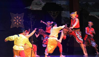 Fotoğraf Editörü, Taman Mini Endonezya Indah, Doğu Java Pavyonu veya Anjungan, 28 Kasım 2021, Ponorogo Dans ve Tiyatro Suryo Sumirat Bumi Ponorogo