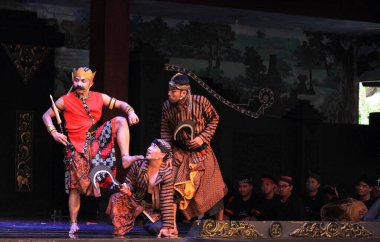 Fotoğraf Editörü, Taman Mini Endonezya Indah, Doğu Java Pavyonu veya Anjungan, 28 Kasım 2021, Ponorogo Dans ve Tiyatro Suryo Sumirat Bumi Ponorogo