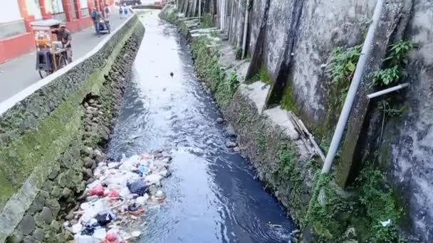 Apenas Para Uso Editorial Fevereiro 2022 Lixo Small River Condet — Vídeo de Stock