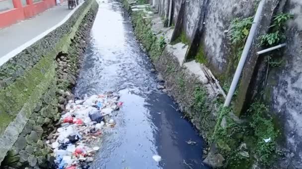 Nur Für Den Redaktionellen Gebrauch Februar 2022 Müll Small River — Stockvideo