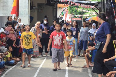 editorial photo, indonesia, 17 august 2022, east jakarta fun game at hut ri, kemerdekaan, bring marble at Spoon