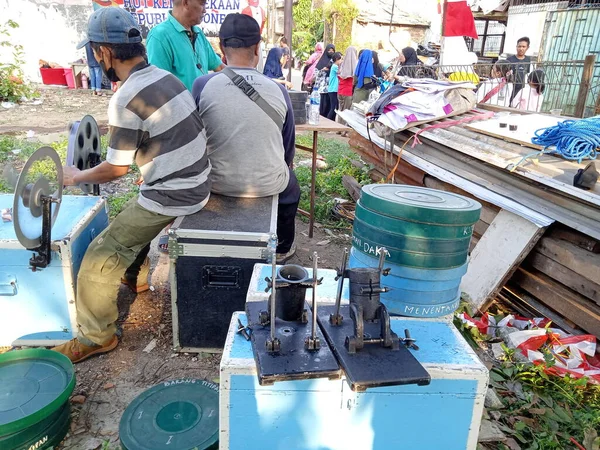 Editorial Foto Indonesië Augustus 2022 Oost Jakarta Man Terugspoelen Celluloid — Stockfoto