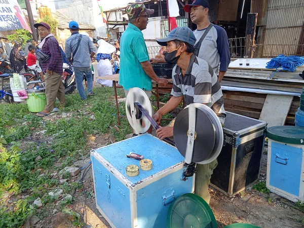 Editorial Foto Indonesië Augustus 2022 Oost Jakarta Man Terugspoelen Celluloid — Stockfoto