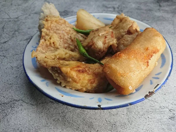 Üst Manzara Gorengan Kızarmış Muz Sireng Tahu Tofu Tempe Endonezya — Stok fotoğraf