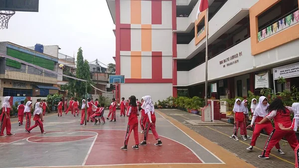 Octubre 2022 Yakarta Indonesia Estudiante Primaria Disfruta Haciendo Actividad Deportiva —  Fotos de Stock