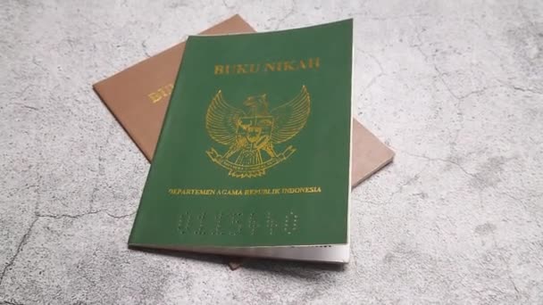Material Editorial Yakarta Octubre 2022 Dos Buku Nikah Libro Certificado — Vídeos de Stock